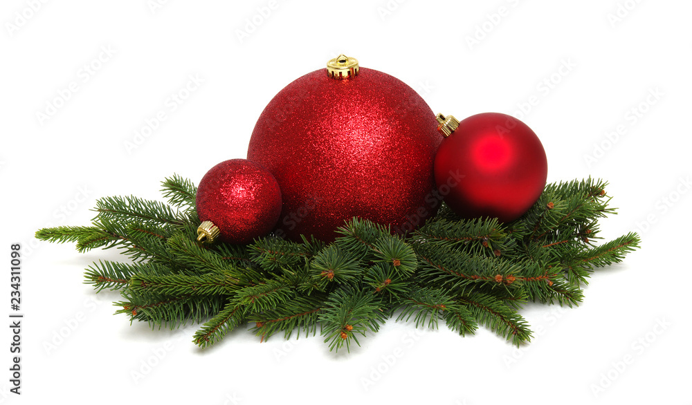 松枝上的红色圣诞球
