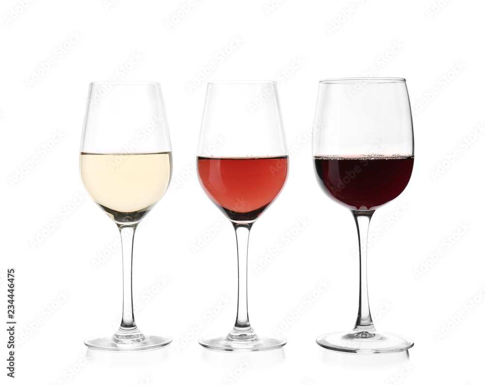 白底不同种类葡萄酒的玻璃杯