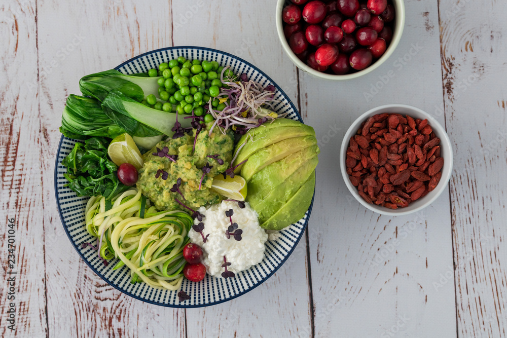 Gesundes vegetarische Superfood Bowl Essen mit Eiweiß Protein und Vitaminen für gesunde Ernährung im