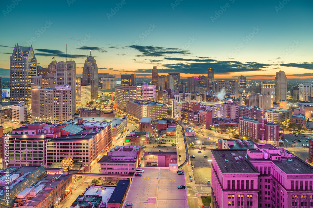 美国密歇根州底特律市中心黄昏天际线