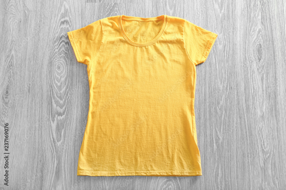 木底空白黄色t恤