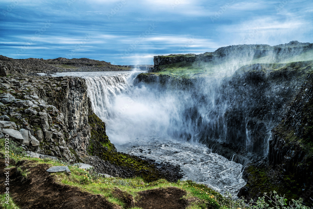 冰岛东北部的德蒂弗斯瀑布