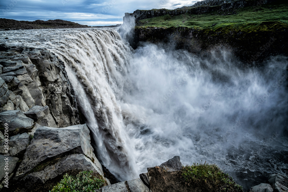 冰岛东北部的德蒂弗斯瀑布