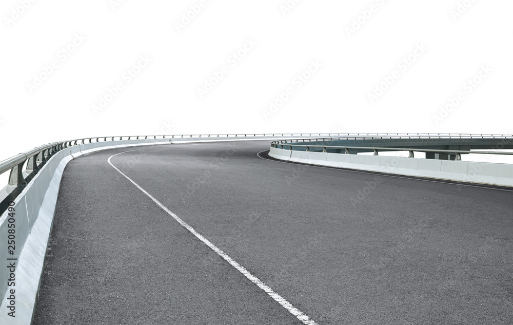 白色背景上的高速转角立交桥。带剪切路径