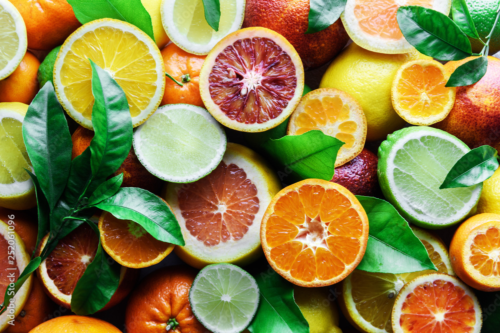 不同柑橘类水果的混合特写。健康饮食维生素概念。食品摄影