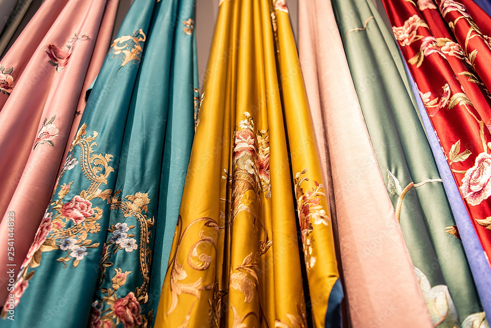 中式古典刺绣缎面窗帘面料样品