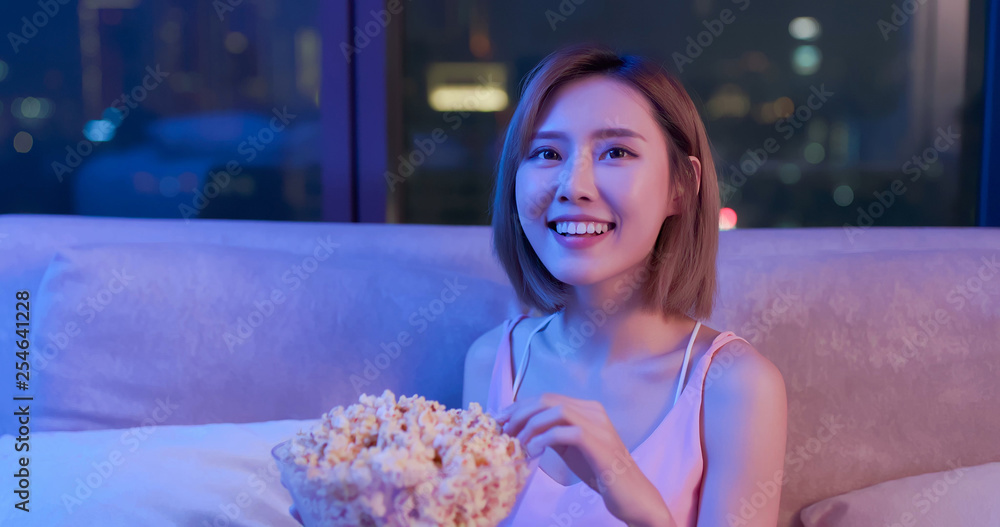 woman watch movie with popcorn