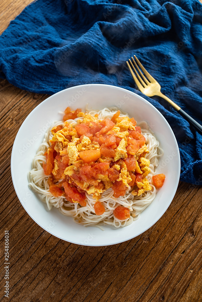 Scrambled egg noodles with tomatoes
