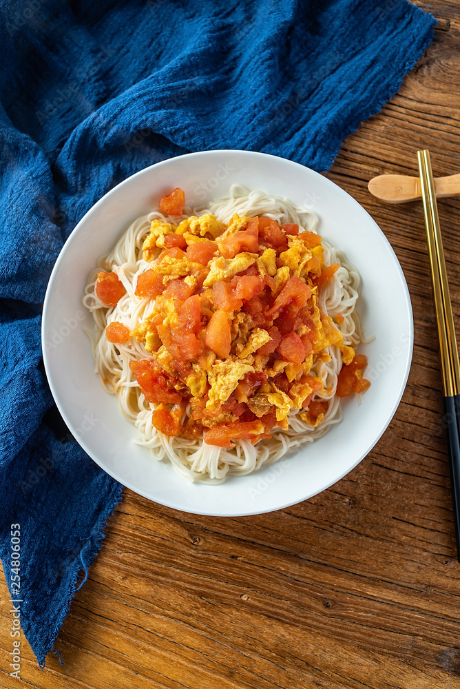Scrambled egg noodles with tomatoes