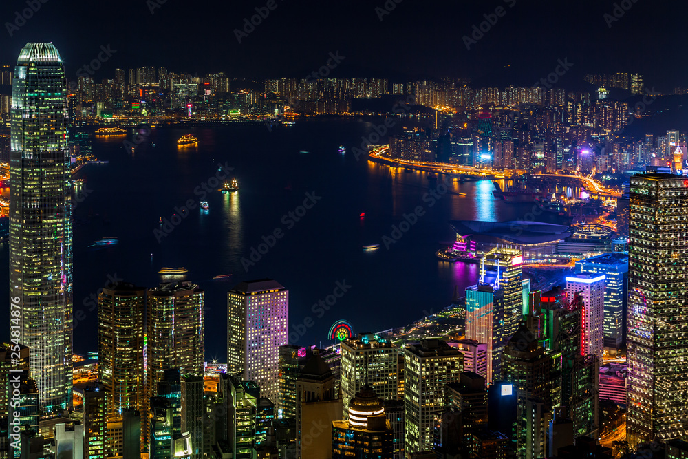 香港晚上从山顶看香港城市景观，晚上从维多利亚山顶看维多利亚港景观，香港K