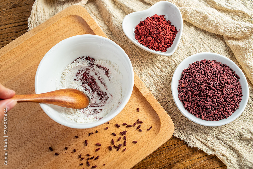 Chinese traditional natural pigment food red yeast rice powder coloring preparation process