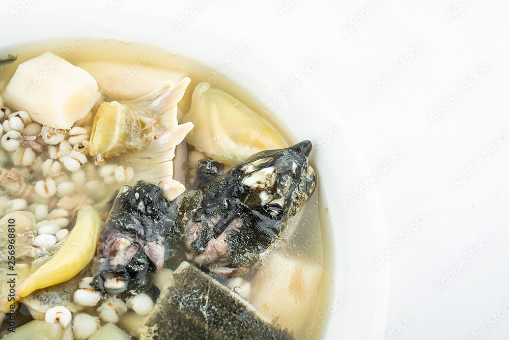 营养美味的山药糯米甲鱼汤