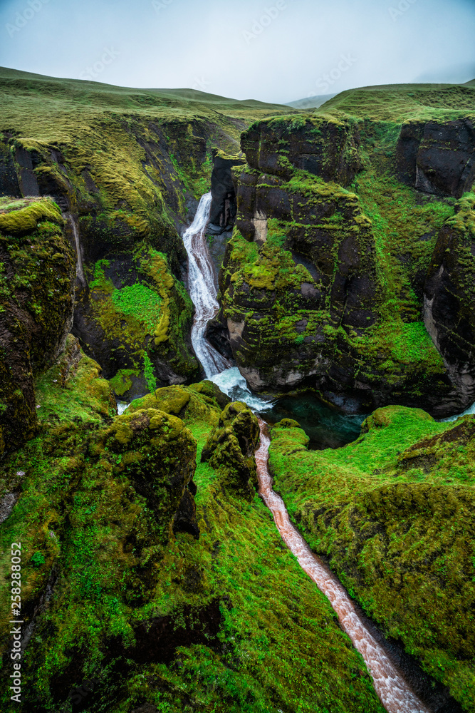 冰岛Fjadrargljufur独特的景观。顶级旅游目的地。FjadraargljufurCanyon是一个m