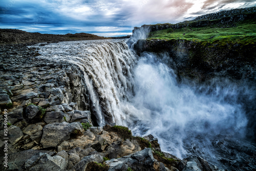 冰岛东北部德蒂福斯瀑布的冰岛景观令人惊叹。德蒂福斯是一个水法