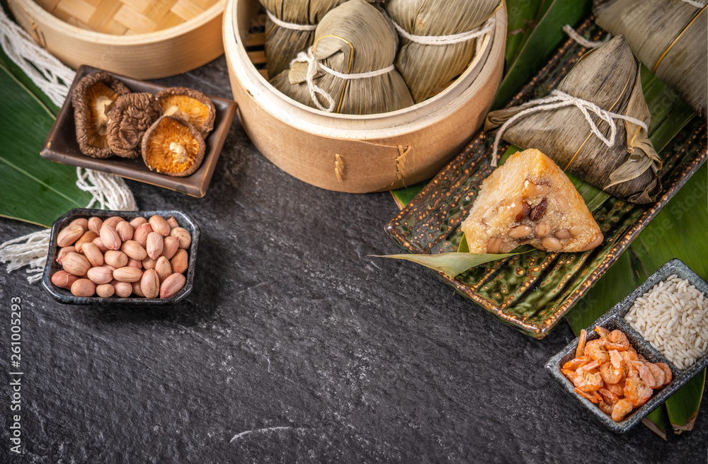 特写，复制空间，俯视图，著名的亚洲华人美味手工制作的龙舟（端舞）fes