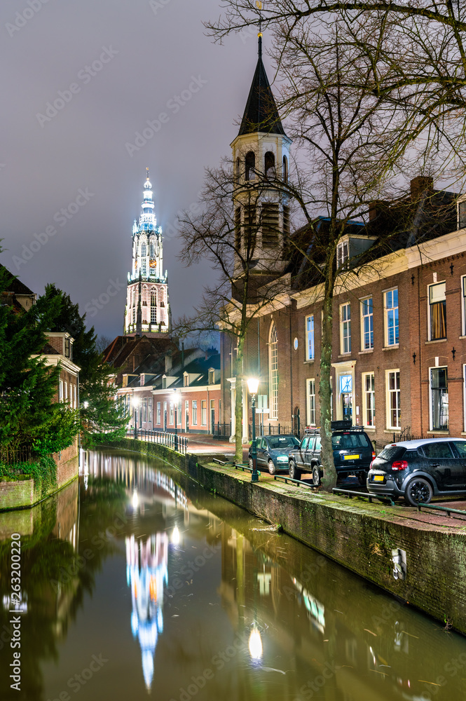 荷兰Amersfoort运河沿岸的传统荷兰建筑