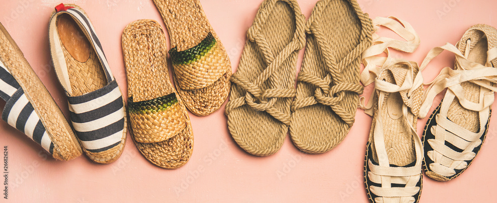 各种时尚女性夏季鞋。由天然帆布鞋、凉鞋、人字拖制成的平底鞋