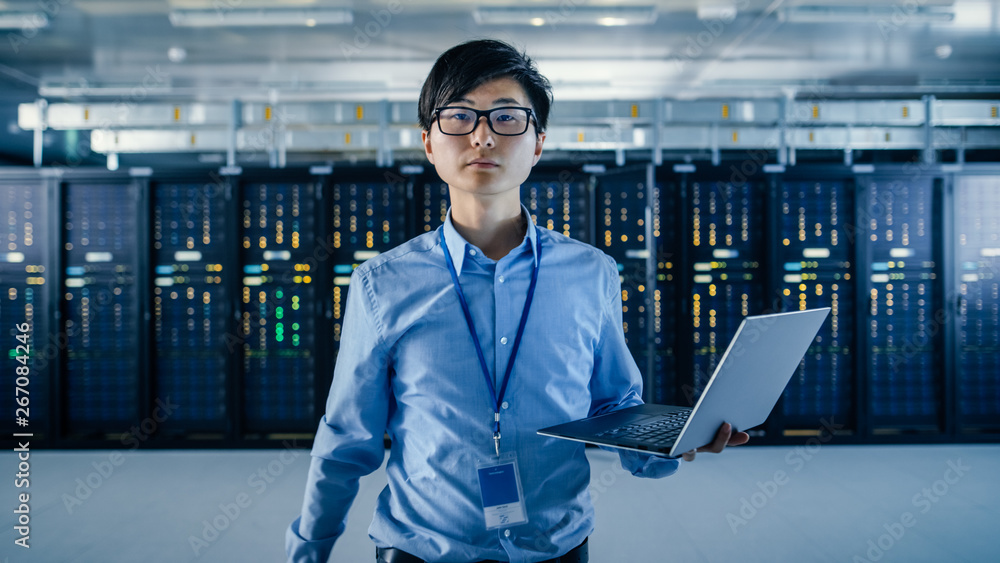 在现代数据中心：IT工程师的画像，身后站着服务器机架，手里拿着La