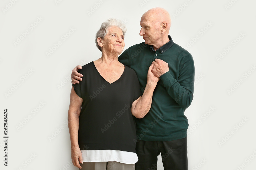 白底老年夫妇肖像