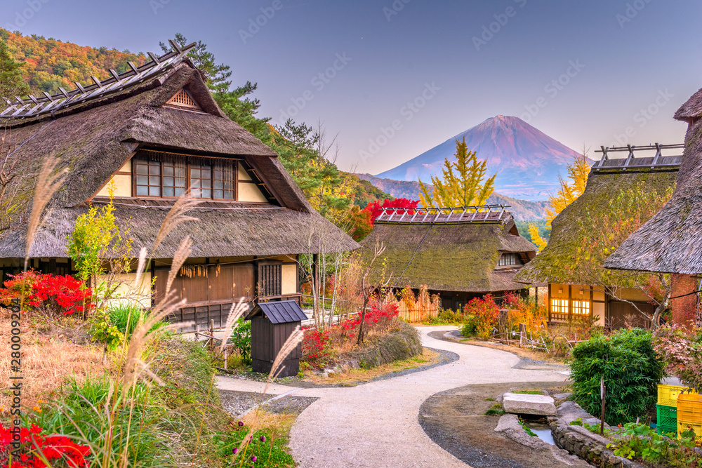 村庄与富士山