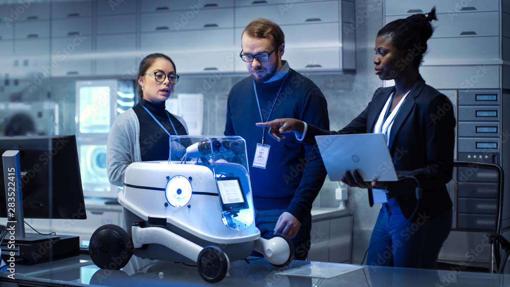 由男女顶尖科学家组成的多民族团队致力于创新机器人技术。他们