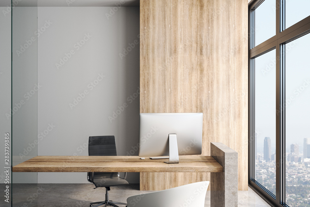 阁楼式空办公室，木质桌子和墙壁。