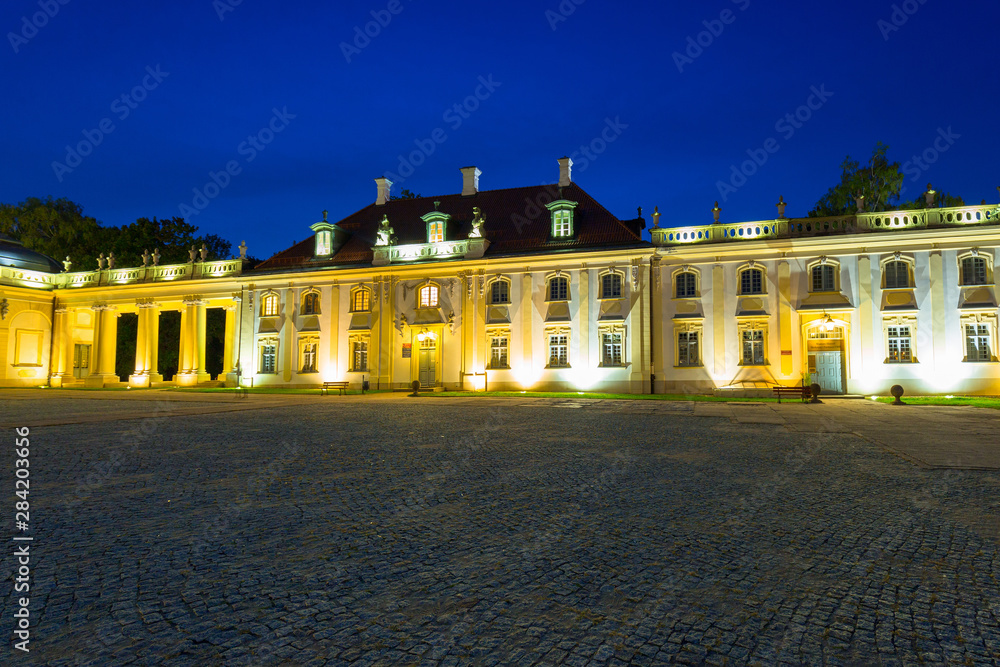 波兰比亚韦斯托克的Branicki宫殿夜晚的惊人建筑