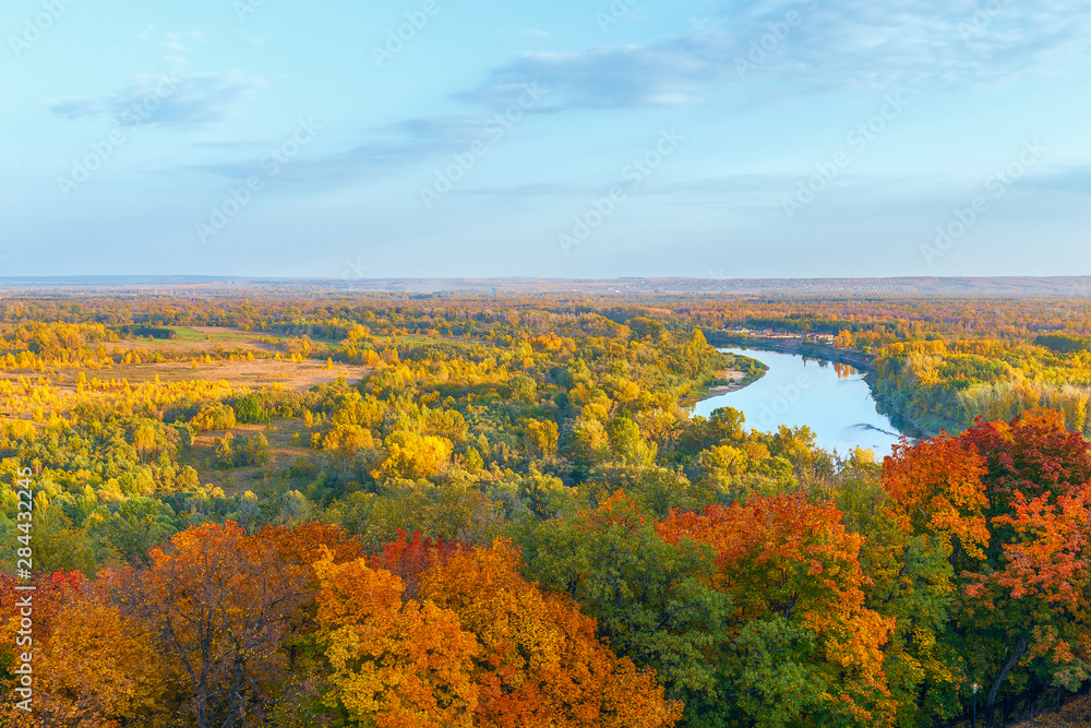 俄罗斯巴什科尔托斯坦乌法市乌法河谷的秋色