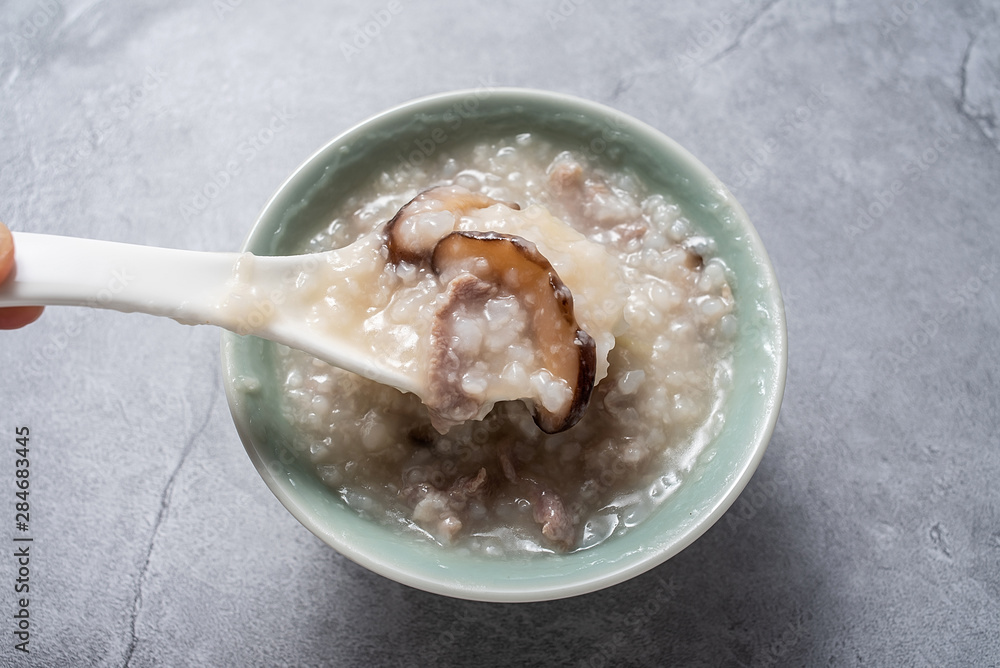 A bowl of nutritious and delicious mushroom lean meat porridge