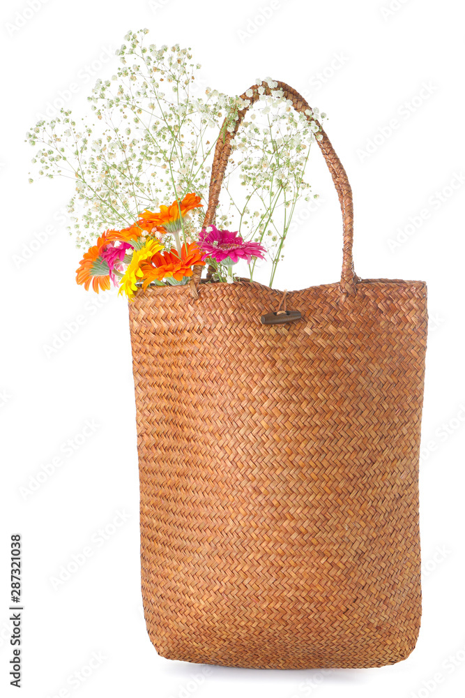 白色背景带鲜花的时尚环保袋