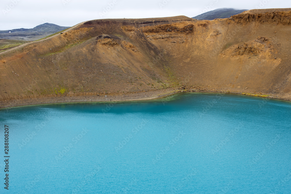 克拉弗拉破火山口的Viti火山口，有翡翠色湖水的湖泊，地热火山区，I北部