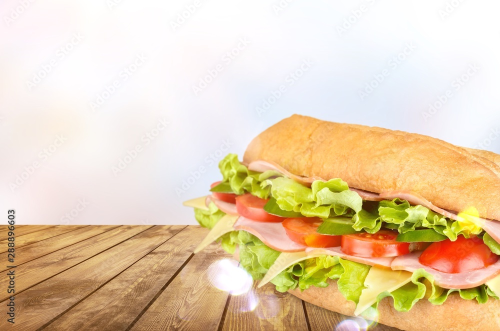 火腿奶酪沙拉潜艇三明治