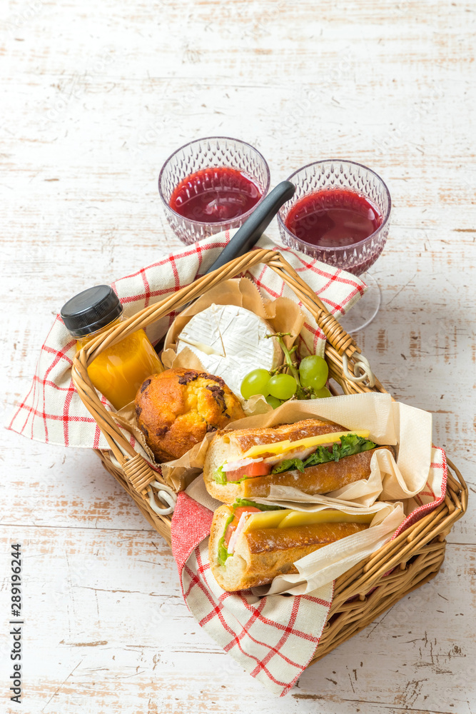 手作りサンドイッチ Homemade sandwich lunch set at a picnic