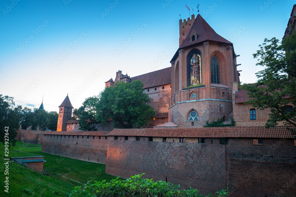 波兰黄昏时条顿骑士团的马尔博克城堡