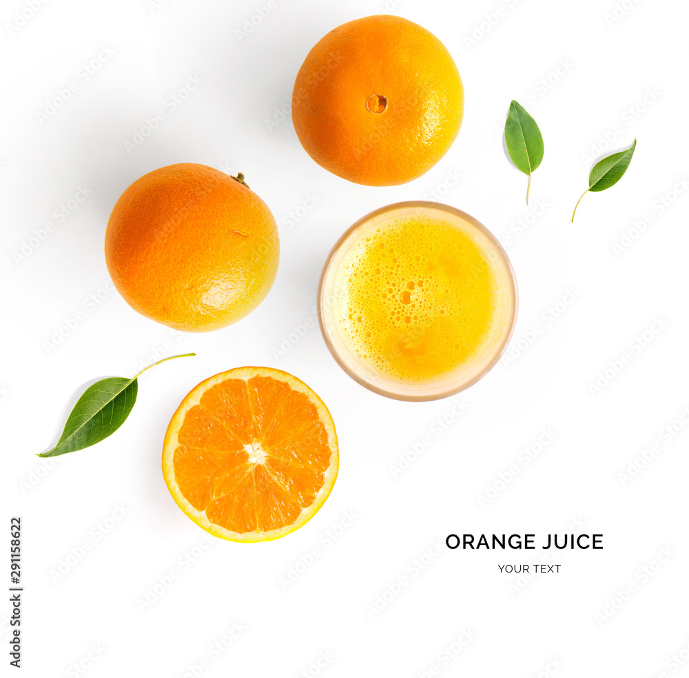 由橙汁制成的创意布局。平面布局。食物概念。白色背景上的橙色。