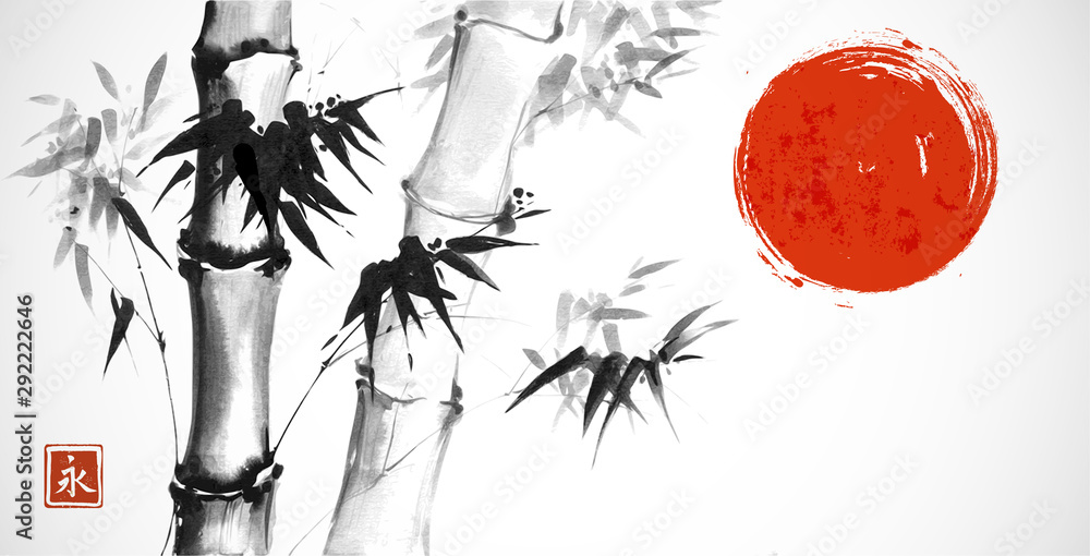 白色背景下的竹子和红色太阳。传统的日本水墨画sumi-e.象形文字-e