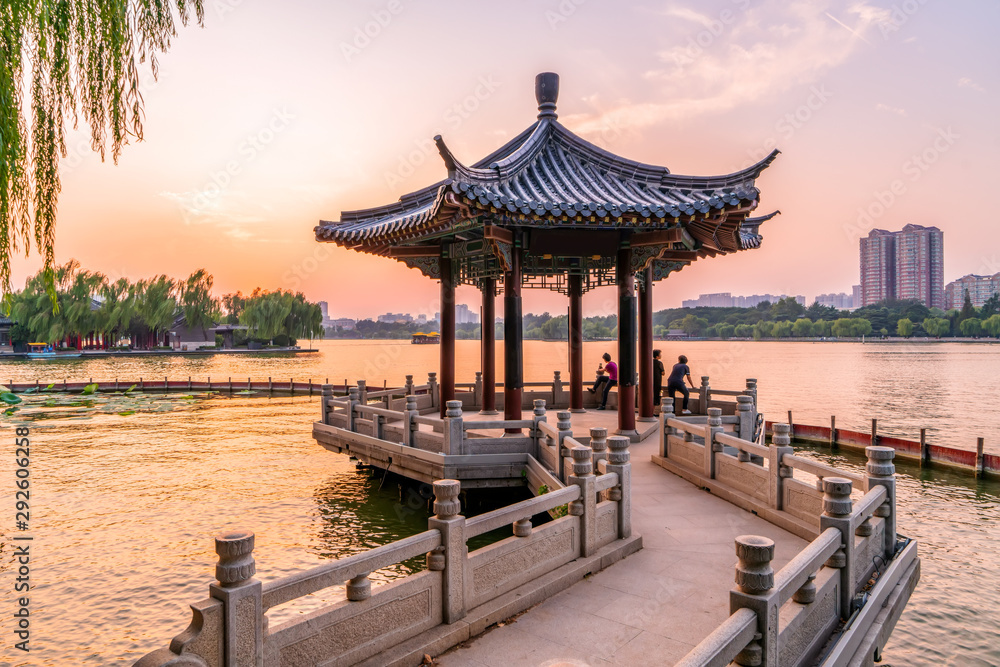 济南大明湖的美丽景观与建筑景观