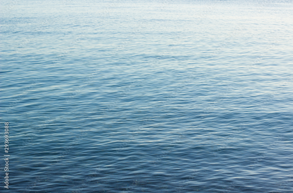 湖蓝水滑面简约自然背景