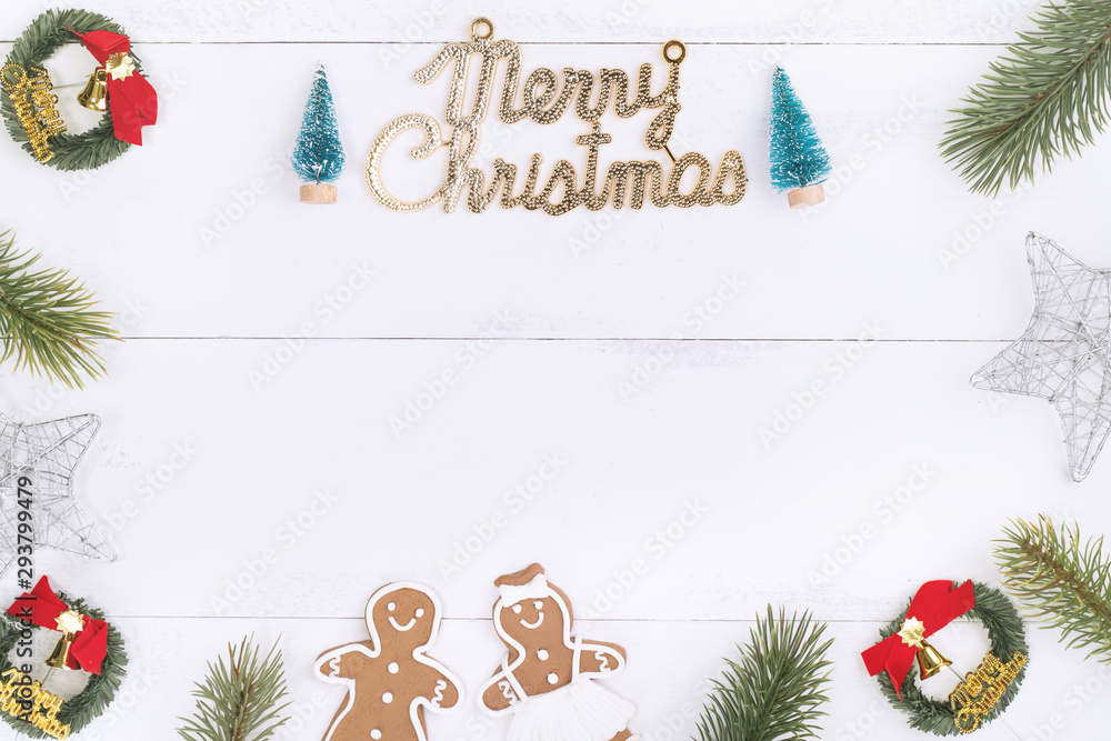 圣诞概念构图装饰物，冷杉树枝花环，姜饼人饼干是
