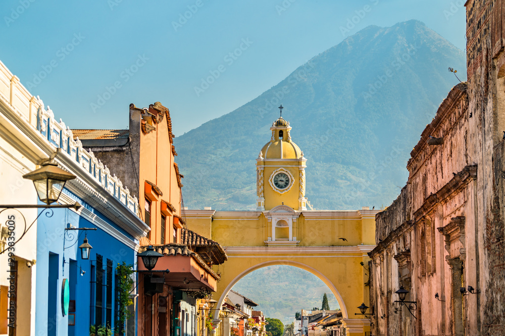 中美洲安提瓜危地马拉的圣卡塔琳娜火山和阿瓜火山