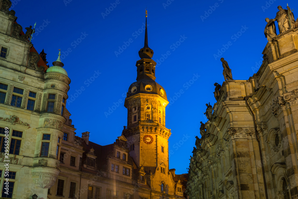 德国萨克森州德累斯顿城堡夜间建筑