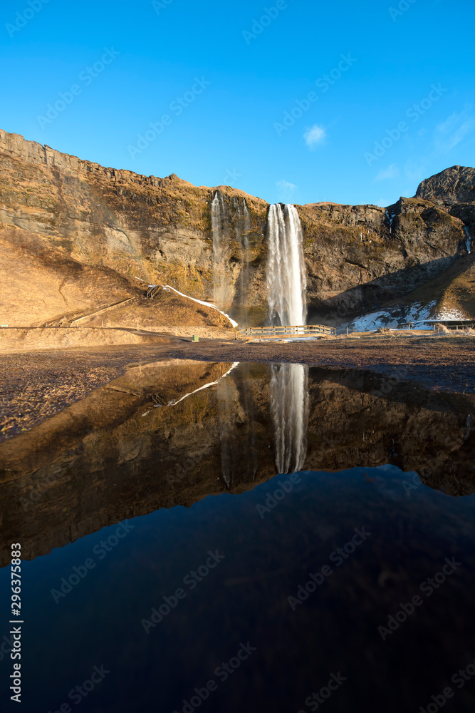 Seljalandsfoss瀑布位于冰岛南部地区。