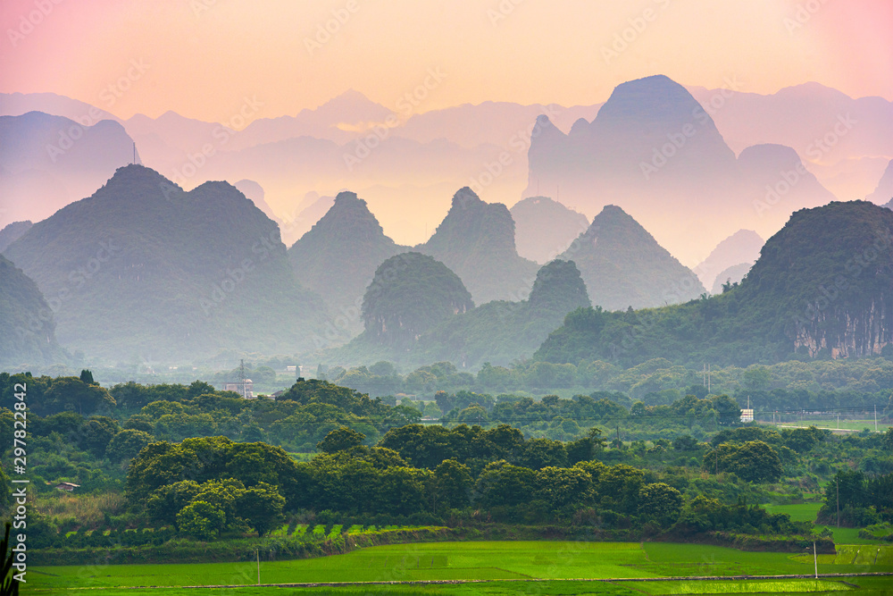 中国桂林喀斯特山地景观。