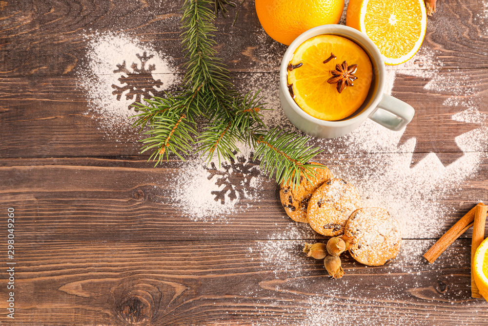 木制背景下的新鲜橙子和茶的圣诞作文