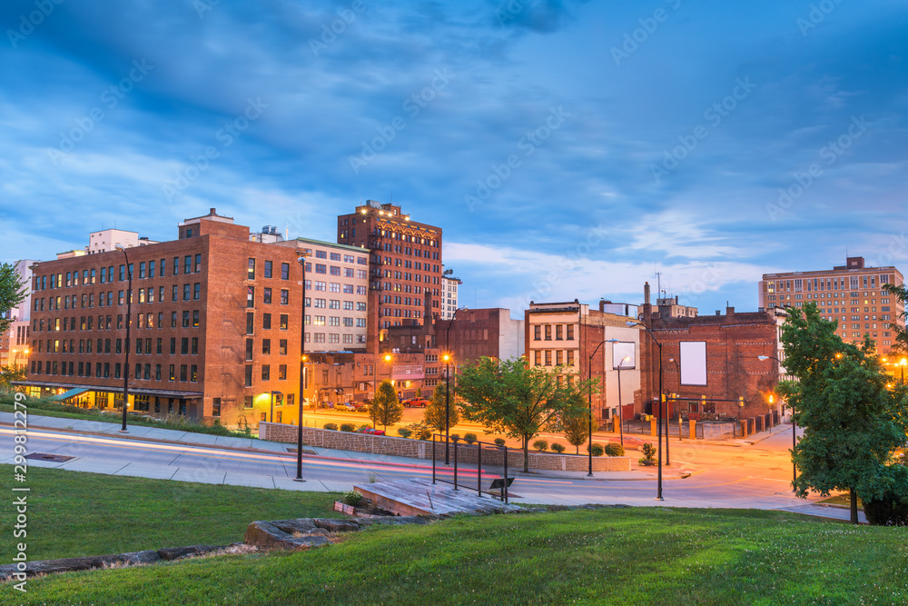 美国俄亥俄州扬斯敦黄昏时分的市中心