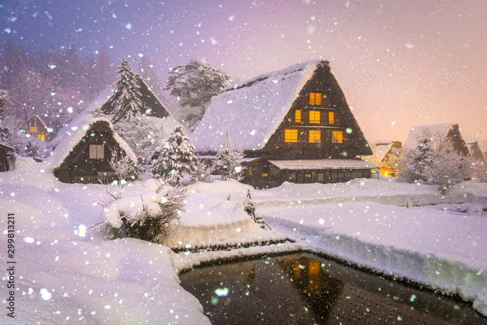 夜晚的日本冬季村白川村
