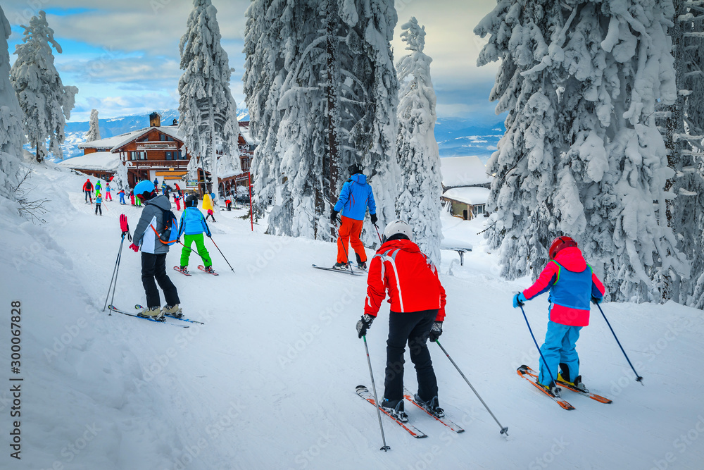 波亚纳·布拉索夫斜坡上滑雪爱好者的热门滑雪胜地