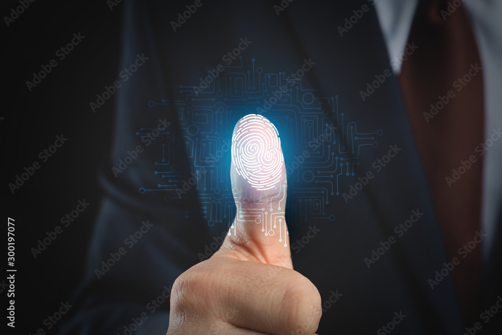 使用指纹保护进行数据访问的商人，特写
