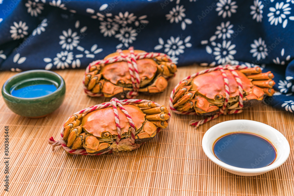 Chinas Chongyang Festival cuisine, several steamed crabs
