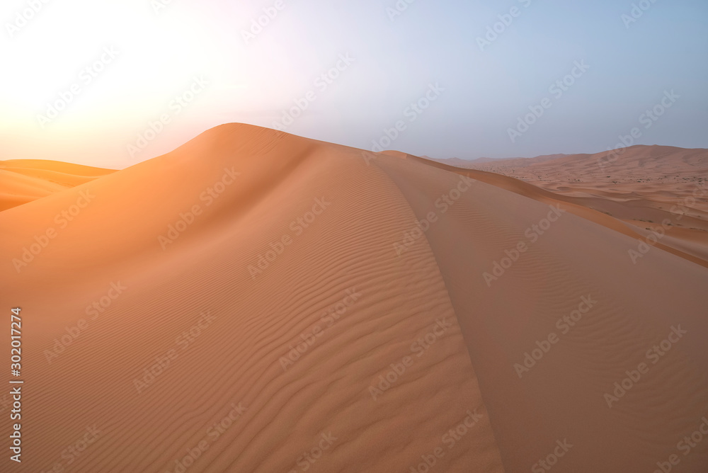 摩洛哥撒哈拉沙漠沙丘之美。撒哈拉沙漠是最大的热土